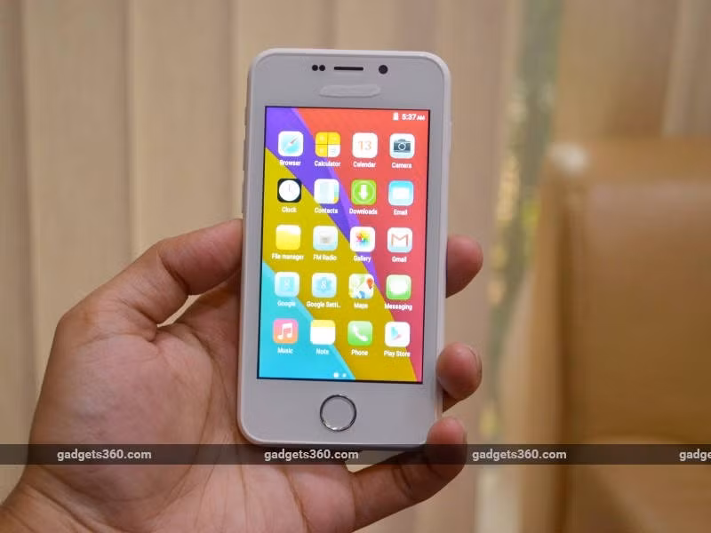 Smartphone siêu rẻ này còn được trang bị camera chính 3.2MP phía sau và 0.3MP, pin 1450 mAh. Điện thoại này hiện chạy Android 5.1, hỗ trợ một SIM và các kết nối 3G, Wi-Fi, Bluetooth, Mobile hotspot, GPS cùng đài FM.