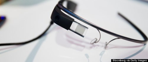 Vào năm 2025, bạn có thể quên đi sự hiện diện của Internet. Internet sẽ phổ biến hơn nhưng thay vì các lắp đặt lằng nhằng như hiện nay, nó sẽ gọn gàng hơn. Chúng ta sẽ không còn khái niệm “lên mạng” hay “tìm kiếm thứ gì đó trên Internet". Lúc đó, Internet có thể trở thành một phần quen thuộc.