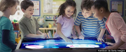 Internet sẽ tốt hơn một nhà giáo dục? Với lợi thế nguồn dữ liệu dồi dào, Internet hiện đang cung cấp giáo dục một cách tiếp cận nhất. Tác động lớn nhất trên thế giới có thể là Internet sẽ tiếp cận, phổ cập tất cả các kiến thức cho con người thay thế hoàn toàn cho một nhà giáo trong năm 2025.