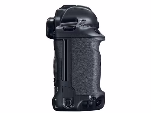 Nhờ sử dụng 2 bộ xử lý DIGIC 6 plus, máy cho tốc độ chụp lên tới 14 hình/giây ở chế độ tiêu chuẩn hoặc 16 khung hình/giây ở chế độ Live View.