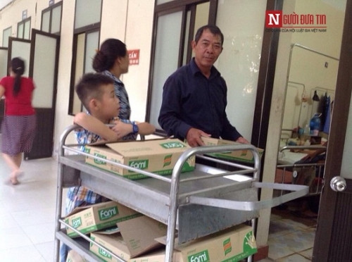 Người đàn ông nghèo lái xe ôm và 10 năm làm từ thiện - Ảnh 1 Người đàn ông nghèo lái xe ôm và 10 năm làm từ thiện - Ảnh 1