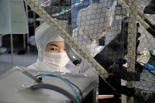 Tòa nhà của Fujifilm (khi đó đang được dùng để sản xuất máy ảnh Fujifilm X100) đã bị hư hại nặng trong thảm họa và phải chuyển sang địa chỉ đối diện. Hầu như mọi khâu sản xuất tại nhà máy Taiwa đều được thực hiện bằng tay, rất ít tự động hóa bằng máy móc.