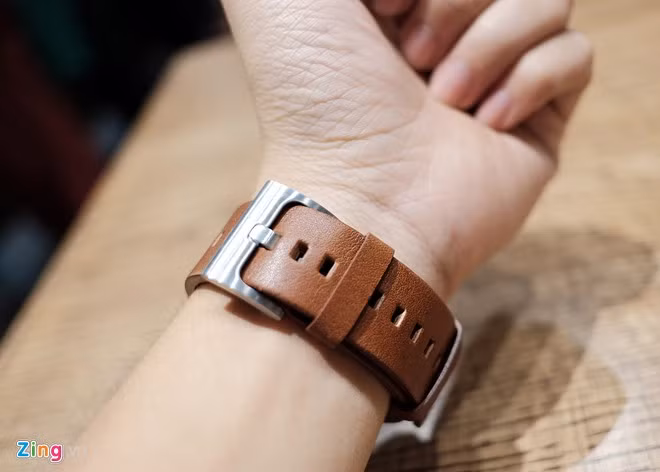 Phần dây da được làm khá tốt, kích thước vừa phải.