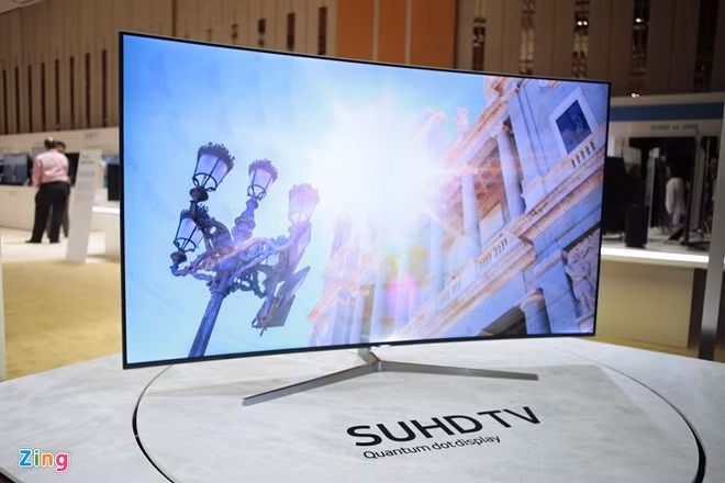 Samsung SUHD TV thế hệ 2016 có thiết kế cong 360 độ, thiết bị hỗ trợ Internet of Things, cho phép kết nối với các thành phần khác của SmartHome.