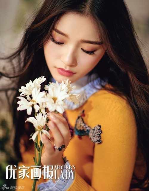 Vẻ đẹp mơ màng của Lâm Duẫn. Sina đánh giá, cô sở hữu khuôn miệng gợi cảm hiếm có.