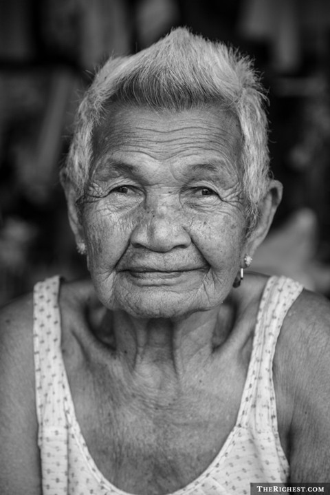  Thuốc trường sinh bất tử. Đây mới thực sự là ước mơ lớn nhất của loài người: Trường sinh bất tử. Tuy nhiên, điều này gần như vượt quá tầm của khoa học và thậm chí đi ngược lại với tự nhiên. Chính vì thế, thường thì người ta cố gắng tìm cách làm chậm đi sự lão hóa và giảm thiếu sự suy yếu về sức khỏe của con người. Một trong những liệu pháp đang được thử nghiệm là tăng cường số lượng một nhiễm sắc thể nhất định (telomere). Theo liệu pháp này, con người có thể sống lâu hơn, trên dưới 110 tuổi.