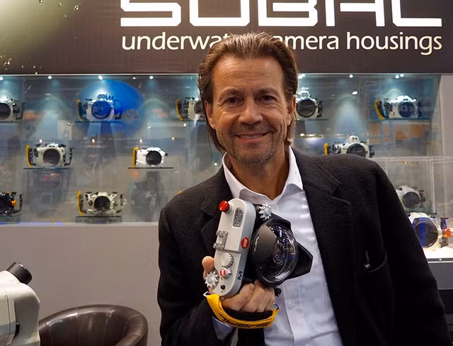 Theo Petapixel, khi mang bộ đồ lặn này vào, chiếc máy ảnh sẽ trông cồng kềnh hơn, trông giống như một chiếc Leica khổng lồ. Trong khi đó, công ty Subal chưa tiết lộ thông tin chi tiết về sản phẩm này, họ chỉ nói rằng sản phẩm này tương thích tốt với ống kính Leica, Voigtlander và nhiều ống kính khác dành cho ngàm Leica M.