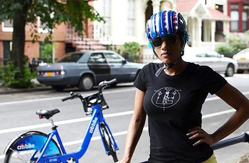 Adafruit, một công ty chuyên bán các sản phẩm điện tử tự chế đã chế tạo ra một chiếc mũ báo hiểm giúp tìm kiếm các trạm để xe đạp. Nó được tích hợp hệ thống định vị, và sử dụng đèn chiếu sáng bên phải hoặc trái để cho người dùng biết đường rẽ.