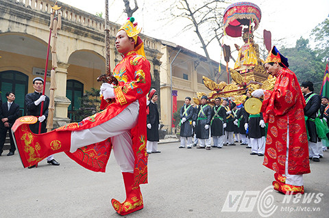 Ý nghĩa của lễ khai ấn xuất phát từ thời nhà Trần, sau khi đánh bại giặc Nguyên Mông, tại phủ Thiên Trường, vua Trần Thái Tông mở tiệc mừng công, phong tước cho quan quân có công đánh giặc, giữ yên bờ cõi.