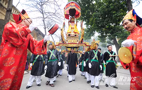 Trai lang mac vay mua 