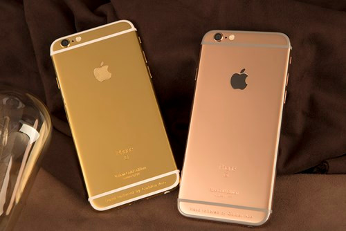  3. iPhone 6S và 6S Plus mạ vàng chanh và hồng. Ngay sau khi Apple chính thức mở bán bộ đôi iPhone này, một số nhà chế tác tại Việt Nam nhanh chóng tung ra các sản phẩm được chế tác thủ công đầy đẹp mắt. Đáng chú ý có mẫu iPhone 6S và 6S Plus được mạ vàng hồng đầy độc đáo. Lớp màu vàng hồng của phiên bản được chế tác tại Việt Nam có màu sắc đỏ hồng, khác biệt khi so với iPhone 6S phiên bản màu vàng hồng (chủ yếu là sắc hồng). Trong khi đó, màu vàng chanh của 6S thì được chế tác bằng vàng 18K với sắc vàng óng. Cả hai phiên bản này đều được sản xuất hạn chế với 99 chiếc và có giá 35 triệu đồng cho 1 phiên bản iPhone 6S 64 GB và 40 triệu đồng đối với 6S Plus 64 GB.