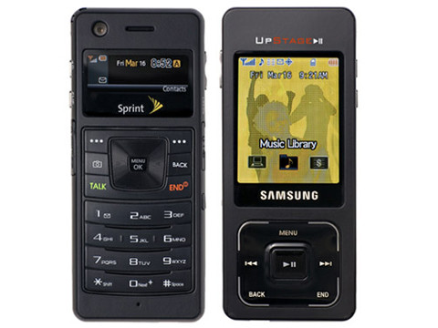  1. Samsung Upstage (2007). Upstage là chiếc điện thoại thiết kế độc đến từ nhà sản xuất Samsung. Samsung Upstage đã cung cấp tính năng điện thoại trên một mặt và các tính năng đa phương tiện trên mặt còn lại. Phía mặt điện thoại Upstage có màn hình màu 1,4 inch, một nút điều hướng và các phím mềm thông thường. Mặt đa phương tiện của thiết bị được trang bị màn hình 2,1 inch với nút bấm trung tâm bốn chiều rất tiện dụng. Phím nhấn Flip nhỏ bên mép cho phép chuyển đổi giữa hai màn hình nhưng hơi chậm.