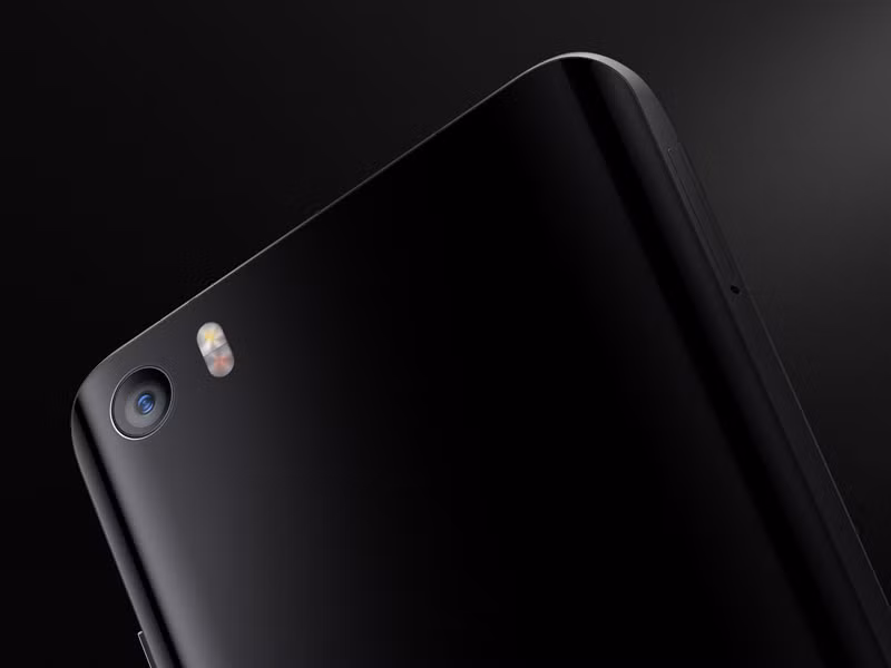 Để sở hữu phiên bản vỏ gốm, bộ nhớ trong 128 GB, người dùng phải đầu tư số tiền 460 USD (10,26 triệu đồng).