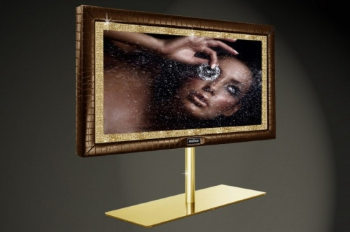  3. Stuart Hughes Prestige HD Supreme Edition (1,5 triệu USD). Với kích thước 55 inch và độ phân giải HD, Stuart Hughes Prestigehd Supreme Edition còn được dát 19 kg vàng 22K và khung viền được đính thêm 48 viên kim cương IF Flawless 0.75 carat. Chiếc tivi này còn được gắn thêm hoàng ngọc cũng như nhiều loại đá quý khác.