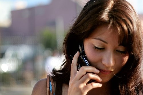  Điện thoại gây ung thư não. Mặc dù các mô của con người có hấp thụ bức xạ phát ra từ điện thoại, không có bằng chứng thuyết phục nào cho thấy điện thoại có thể gây ung thư, viện Ung thư Quốc gia Hoa Kỳ khẳng định.