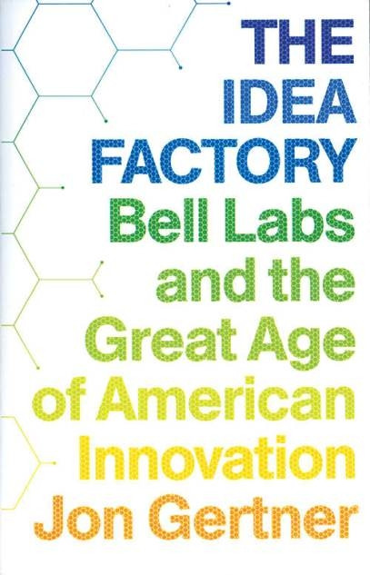  17. The Idea of Factory (Tác giả Jon Gertner). The Idea of Factory nói về lịch sử của Bell Labs từ những năm 1920 đến những năm 1980, trong đó có việc phát minh ra máy thu thanh trong cách mạng công nghệ của thế giới và đổi mới cách bồi dưỡng phong cách quản lí.