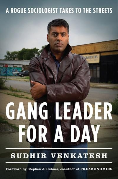  19. Gang Leader for a Day (Tác giả Sudhir Venkatesh). Venkatesh là một giáo sư xã hội học đại học Columbia người, trong một thử nghiệm xã hội học cấp tiến, trà trộn vào một băng đảng Chicago trong những năm 1990. Zuckerberg nói rằng câu chuyện của Venkatesh là một cảm hứng trong giao tiếp và sự hiểu biết qua rào cản về kinh tế và văn hóa.
