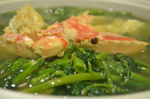 Canh của bể rau muống.