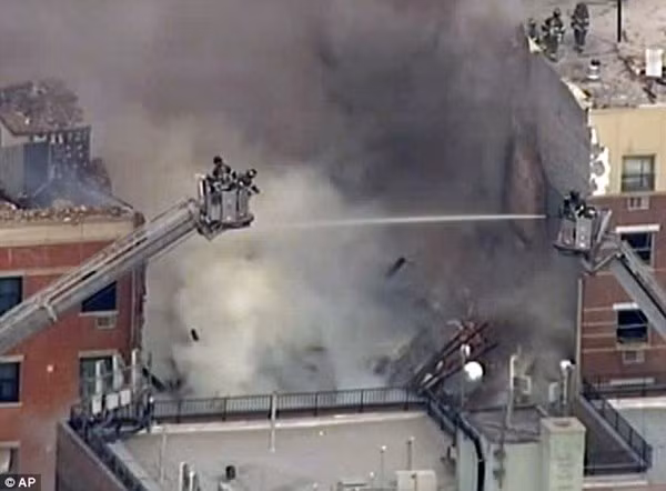 Những người gần khu vực này cho biết, họ nghe thấy một tiếng nổ lớn, khói đen dày đặc bao trùm vào khoảng 9h sáng (giờ địa phương) ngày 12/3.