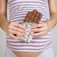 Một nghiên cứu đã chỉ ra rằng những em bé được sinh ra từ nhóm bà mẹ ăn chocolate trong thời gian thai nghén (đặc biệt là giai đoạn đầu) sẽ năng động và có nhiều hành vi lạc quan hơn: