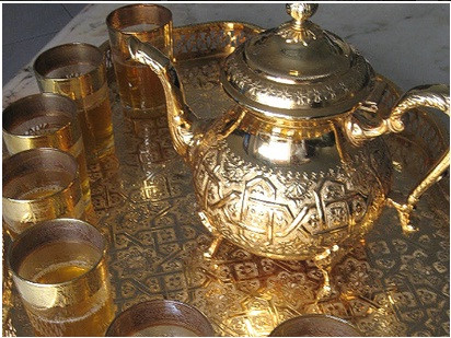 Trà bạc hà là phổ biến ở Morocco. Nó được phục vụ kèmvới mỗi bữa ăn, hoặc uống kèm một chút thức ăn nhẹ. Nó cũng được sử dụng để ăn mừng sự kiện quan trọng của cuộc sống, có thể là đám cưới, sinh hoặc ngày lễ tôn giáo.