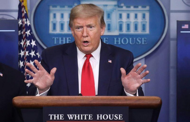 Tong thong Donald Trump “thac mac” ve nguon goc cua COVID-19