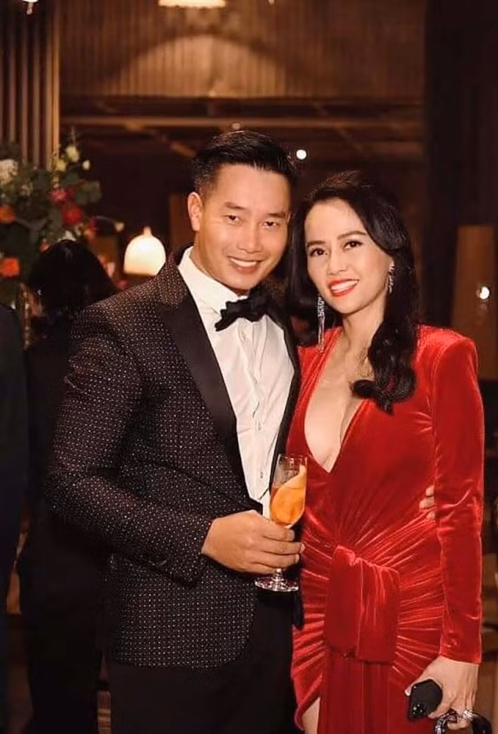 Hon nhan vien man cua MC Hoa Thanh Tung-Hinh-2