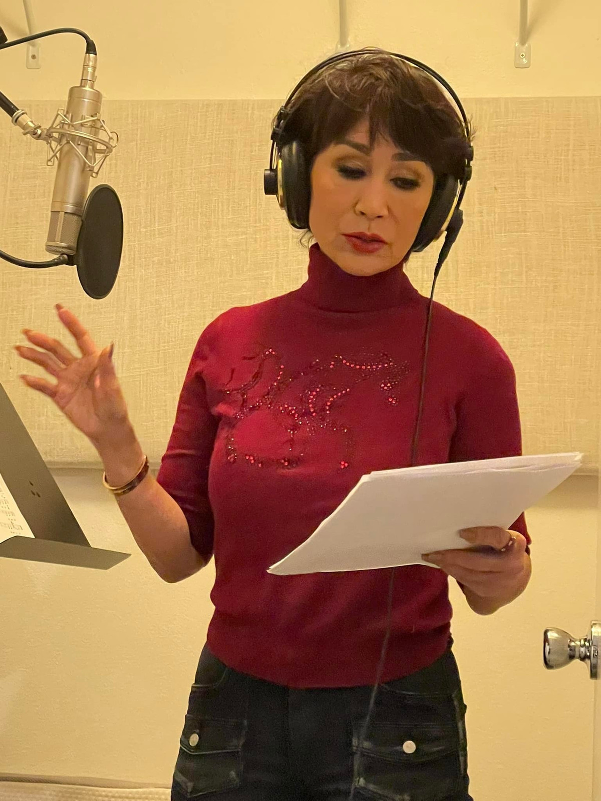 Danh ca Khanh Ha hon 30 nam hanh phuc ben chong kem 13 tuoi-Hinh-5