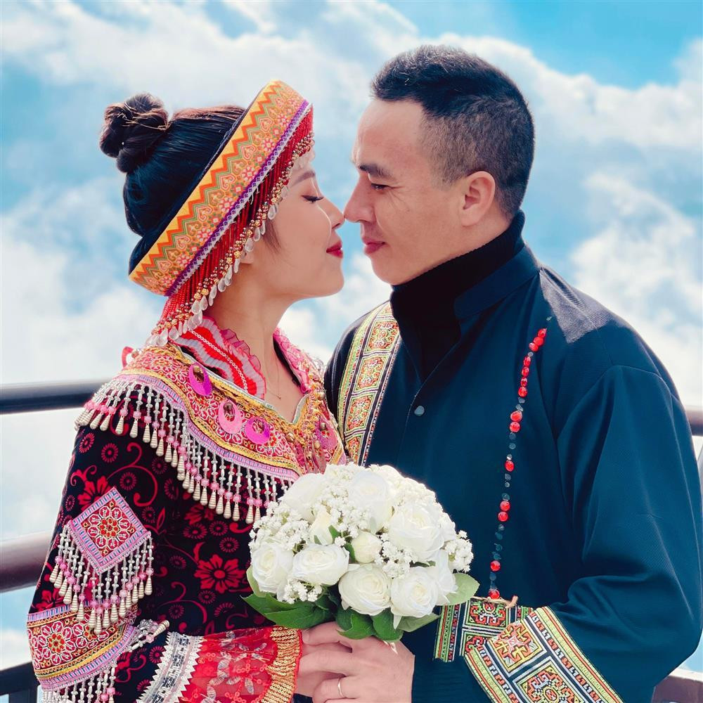 MC Hoang Linh duoc chong hai yeu chieu nhu ba hoang