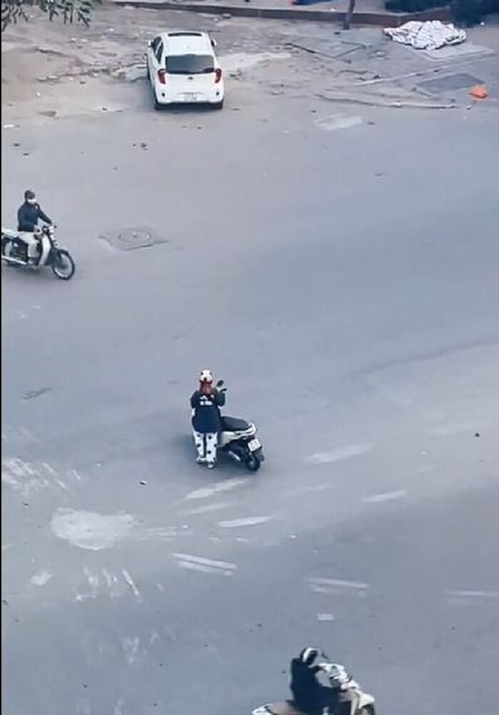 Tap the duc ngay nga tu duong, co gai khien dan mang ngan ngam