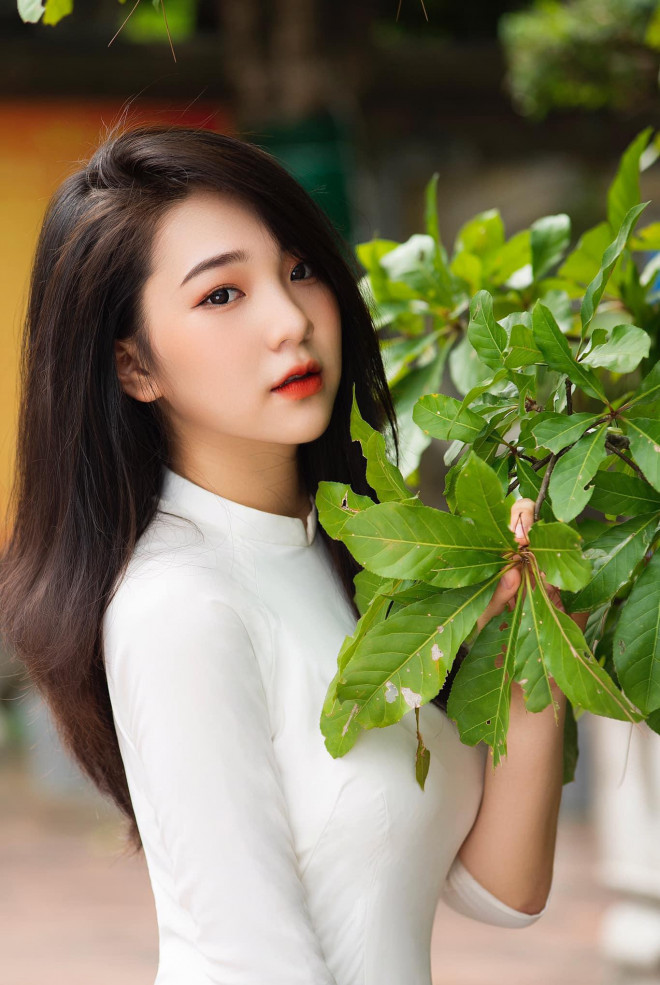 Nu sinh 17 tuoi so huu chieu cao vuot troi cung nhan sac van nguoi me