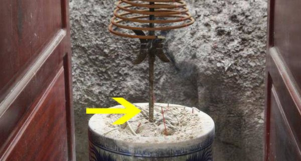 Thap huong len ban tho cho pham dai ky nay keo tai van lao dao