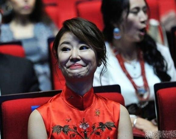 Lam Tam Nhu gay soc khi de mat moc lo nhieu nep nhan nhu ba lao-Hinh-4