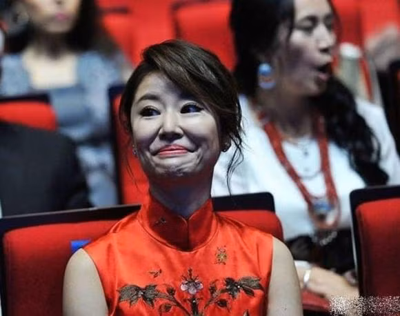 Lam Tam Nhu gay soc khi de mat moc lo nhieu nep nhan nhu ba lao-Hinh-4