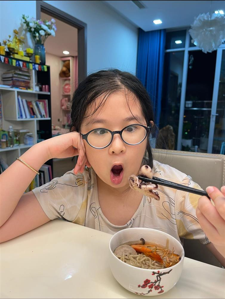 Con gai Huy Khanh va vo A hau 