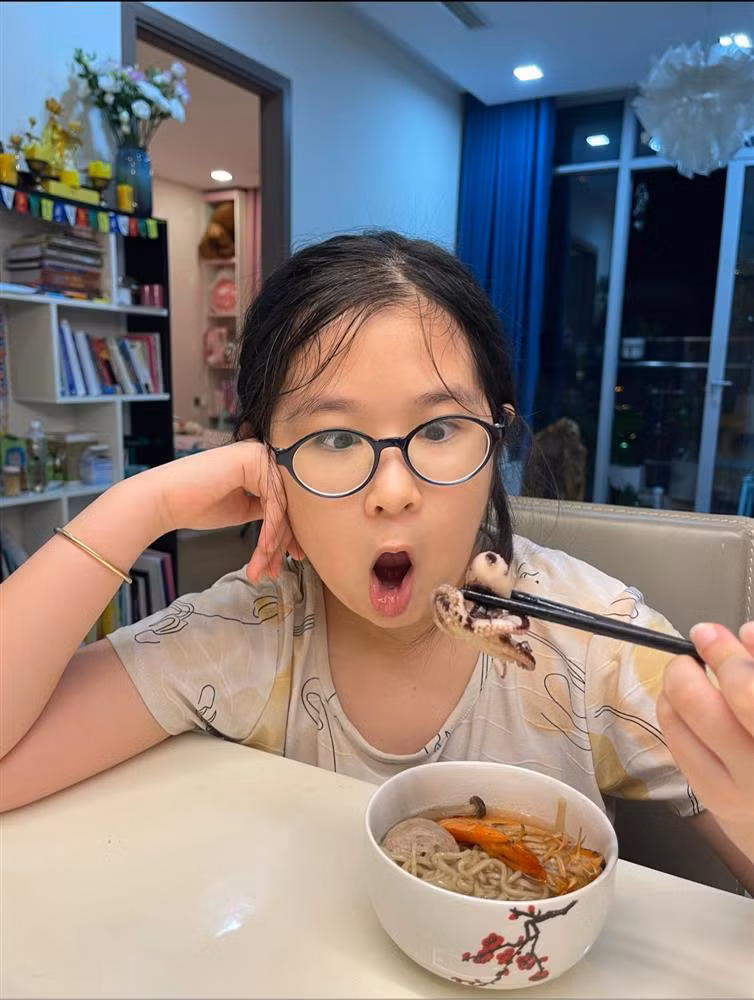 Con gai Huy Khanh va vo A hau 