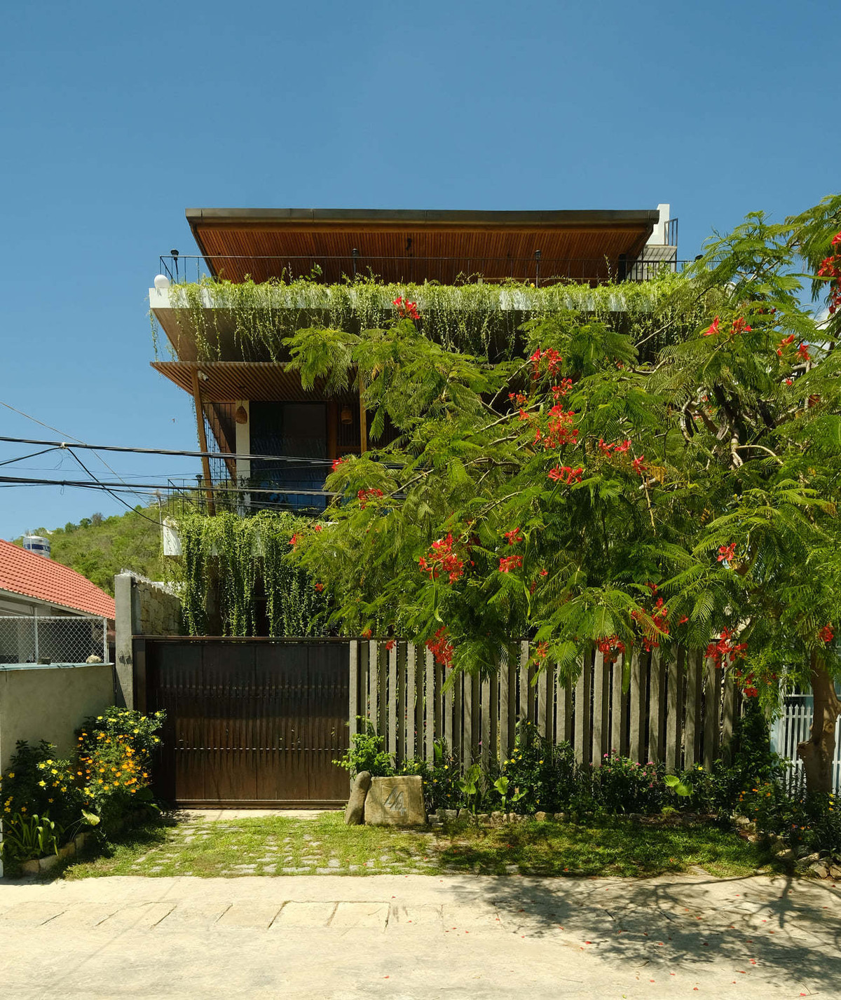 Ngôi nhà nép mình bên sông, mang hơi thở thời gian và chiêm nghiệm cuộc đời ảnh 1