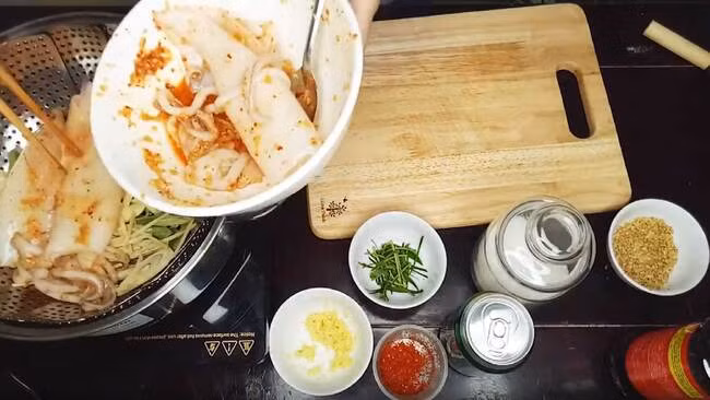 Muc hap muon thom gion san sat, chi can them 1 nguyen lieu nay-Hinh-2