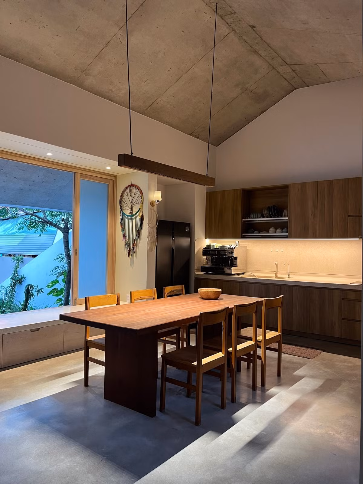 Ngoi nha mai ngoi do nuoc mua xa tran xuong ho, dieu hoa cho ngay nong-Hinh-4