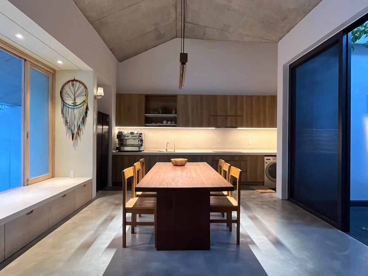 Ngoi nha mai ngoi do nuoc mua xa tran xuong ho, dieu hoa cho ngay nong-Hinh-5