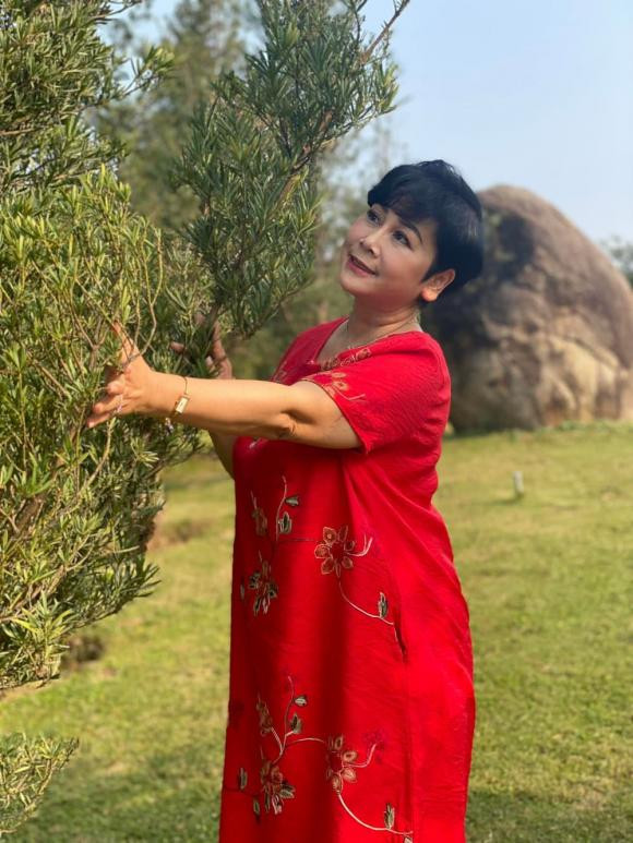 Cuoc song cua NSND Minh Hang thay doi ra sao sau mot nam mat chong va bo ruot?-Hinh-10