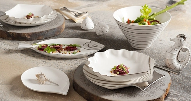 Cứ mỗi dịp Tết, thị trường đồ gốm lại trở nên sôi động. Nhiều người mua bình gốm để trưng bày trong nhà với mong muốn xua đuổi tà khí, mang lại sức khỏe, tài lộc và bình an. Thông thường, các set đồ gốm sứ thường có giá từ vài trăm cho tới cả triệu đồng/bộ, bao gồm bát, đĩa, bình nước,...