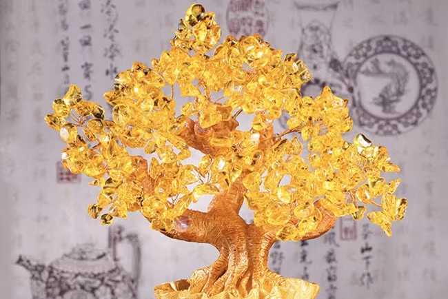 br/> Với thiết kế sang trọng, màu sắc đa dạng bắt mắt, cây đá quý được coi là vật dụng trang trí rất phù hợp trong dịp Tết. Sản phẩm này có giá khoảng 5 triệu đồng/cây, tuỳ vào chất liệu của đá mà có cây được bán lên đến hàng trăm triệu.