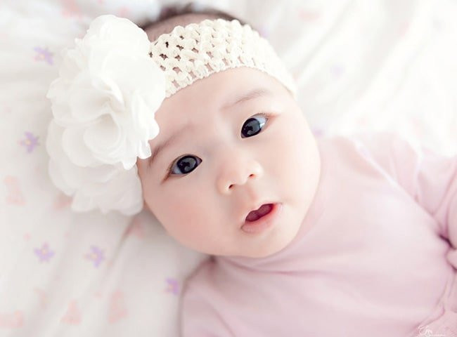 Ngày 6 Âm lịch. Những em bé sinh vào ngày 6 Âm lịch luôn có tính cách tốt đẹp, cuộc sống cũng an nhàn, suôn sẻ, là phụ nữ sẽ có số vượng phu ích tử.