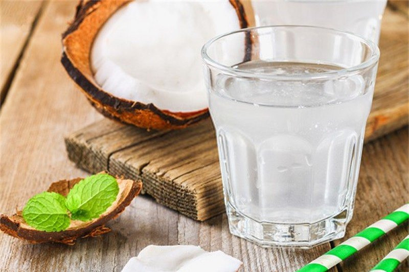 Phụ nữ uống nước dừa trong "thời điểm vàng" này sẽ "trẻ mãi không già" - Hình 4 Phu nu uong nuoc dua trong