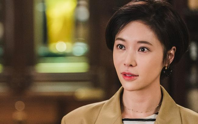 Dang tinh toan bieu tien Tet noi ngoai, chong noi 1 cau tham hiem