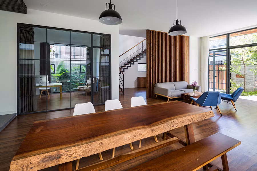 Biệt thự hiện đại nhưng vẫn ngập mảng xanh ở phố biển Nha Trang