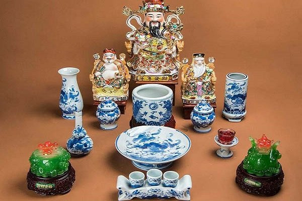 Bàn thờ nên đặt mấy ly nước? 3 ly hay là 5 ly mới đúng? Ban tho nen dat may ly nuoc? 3 ly hay la 5 ly moi dung?