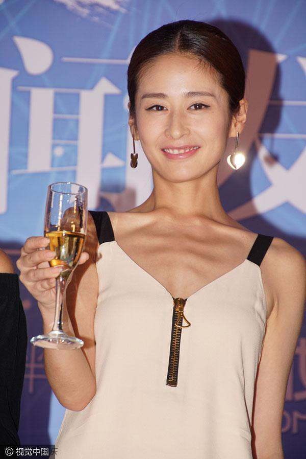 ình ảnh gầy trơ xương của Dĩnh Nhi từng là tâm điểm chú ý một thời. Nhiều người đặt ra nghi vấn phải chăng các sao nữ cho rằng siêu gầy mới là đẹp?