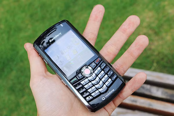 Diem mat nhung mau dien thoai BlackBerry gay nhieu nhung nho nhat-Hinh-2